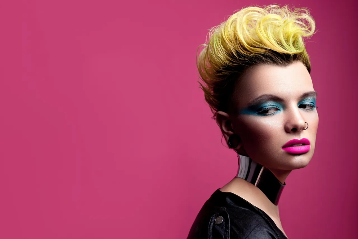 Jak zrobić irokeza damskiego z długich włosów i wyróżnić się w tłumie