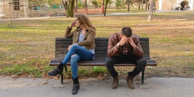 Jak przetrwać ciche dni w związku i odbudować bliskość emocjonalną